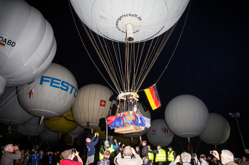 Pilots launch at the start of the world’s most prestigious gasballoon