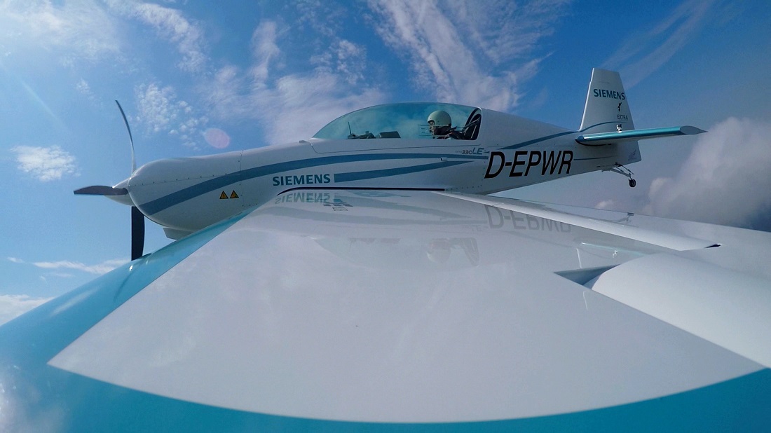 Walter Extra electric aerobatics plane record